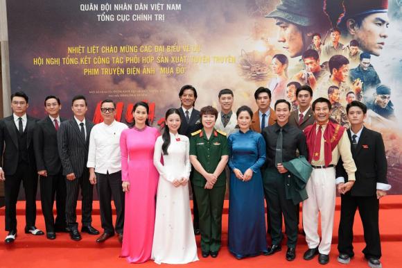 Mưa đỏ, sao Việt