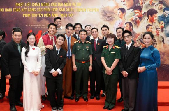 Mưa đỏ, sao Việt