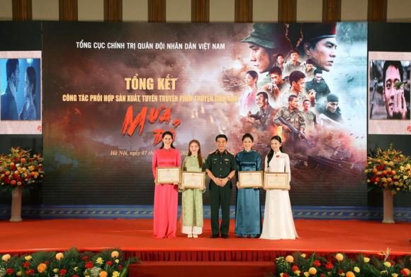 Mưa đỏ, sao Việt