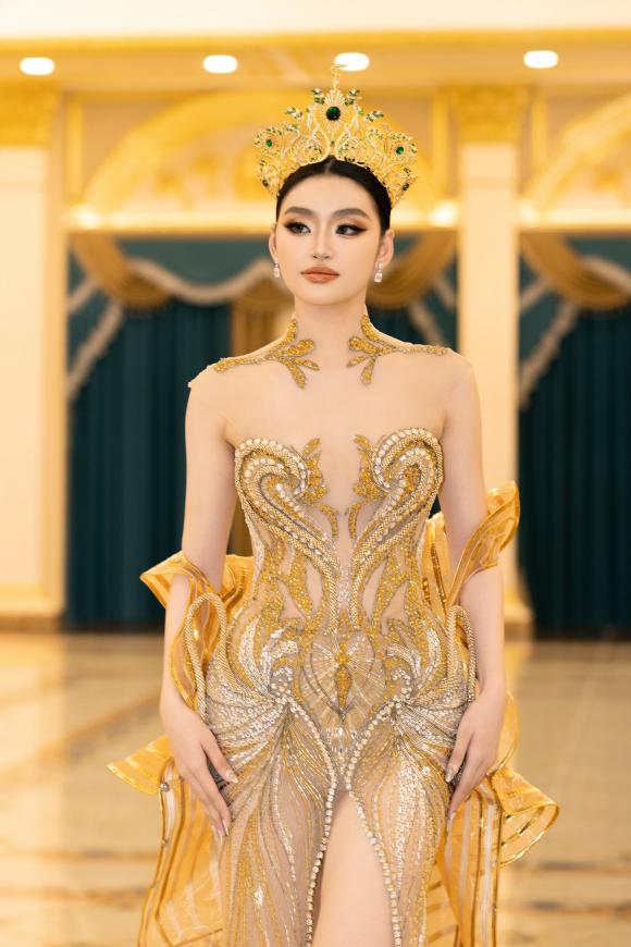 Hoa hậu Yến Nhi, sao Việt