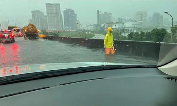 Vành đai 3 trên cao ở Hà Nội bi ngập