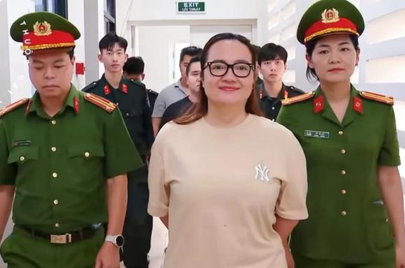 Hoàng Hường, Hoàng Hường bị bắt, chiêu trò của Hoàng Hường