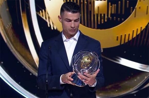 Cristiano Ronaldo, Ronaldo, tỷ phú đầu tiên trong lịch sử bóng