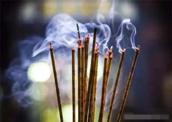thắp hương, ma quỷ