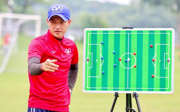 ca sĩ Thủy Tiên, danh thủ Công Vinh, sao Việt