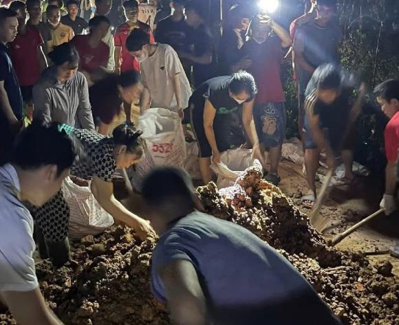  xuyên đêm hộ đê chống lũ, đê Chi Lễ xã Mỹ Thái, lũ Bắc Ninh