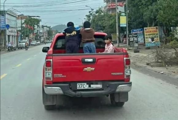 xe bán tải, chở người trên xe bán tải, kiến thức