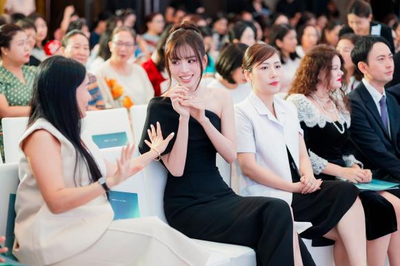 Sao Việt 12/10, tin sao việt mới nhất