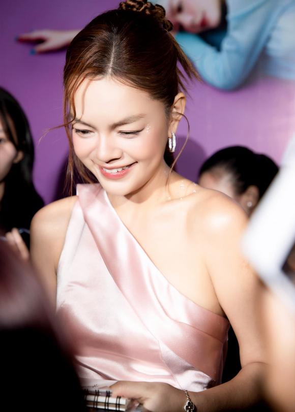 Sao Việt 12/10, tin sao việt mới nhất