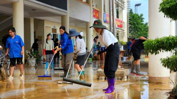 Sao Việt 12/10, tin sao việt mới nhất