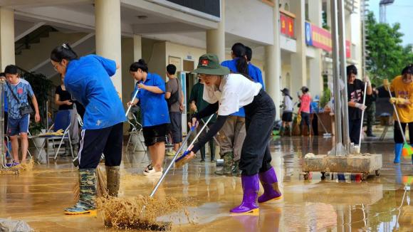 Sao Việt 12/10, tin sao việt mới nhất