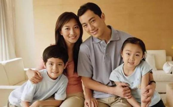 trả lương tối thiểu, trả lương đủ nuôi 2 con, điều chỉnh tuổi nghỉ hưu