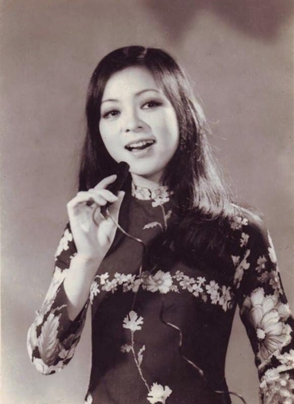 Ái Vân, Ái Liên, sao Việt