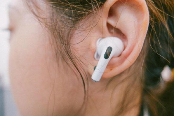 xe máy, đeo tai nghe, đeo tai nghe bị phạt bao nhiêu tiền