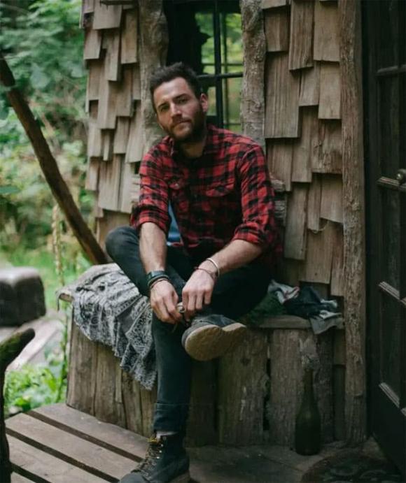 cap-doi5-ngoisaovn-w600-h715 8 cặp đôi, căn nhà, sống trong rừng