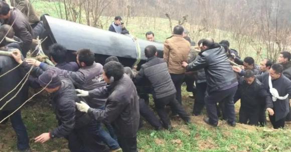 quan-tai-khong-cham-dat-vi-sao-4-ngoisaovn-w1262-h662 1 quan tài không chạm đất, tang lễ