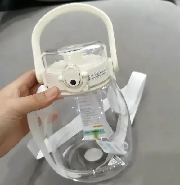 cốc không đựng nước nóng, mua cốc,cọc đựng nước