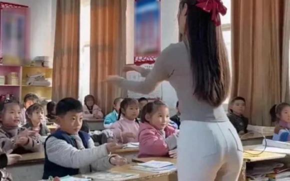 bài văn tả người thân, bài văn tả mẹ, giáo viên