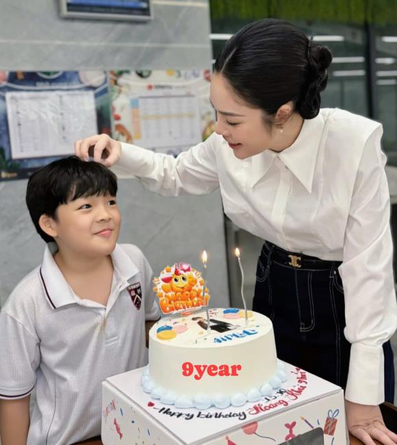 Sao Việt 17/10, tin sao việt mới nhất