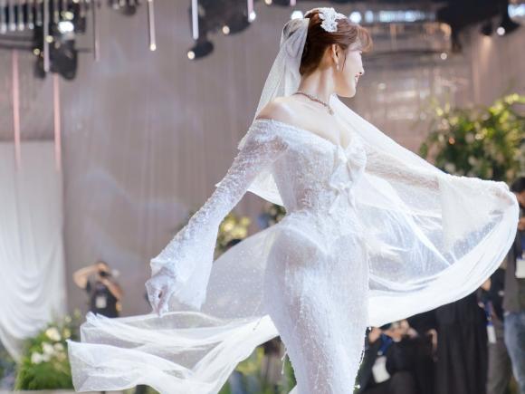 Sao Việt 17/10, tin sao việt mới nhất