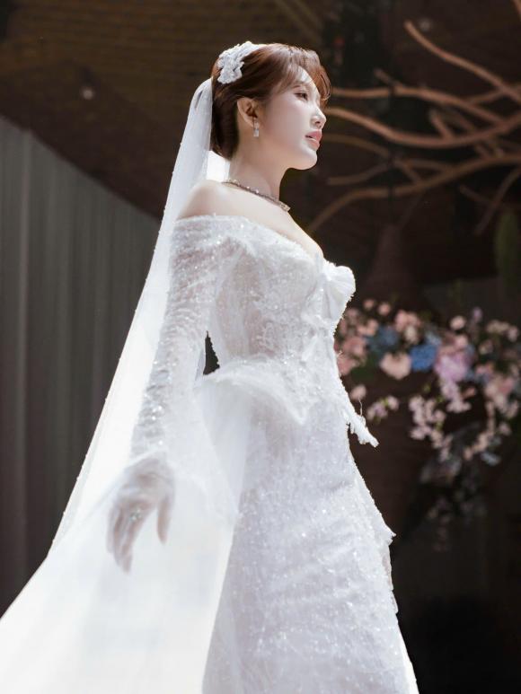 Sao Việt 17/10, tin sao việt mới nhất