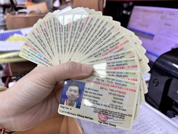 thong-bao-quan-trong-ve-giay-phep-lai-xe-14-trieu-nguoi-dan-cua-thanh-pho-nay-can-chu-y (2).jpg 0 giấy phép lái xe, đổi bằng lái xe thẻ PET