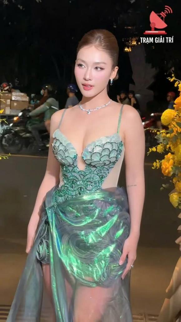 khả ngân, sao việt