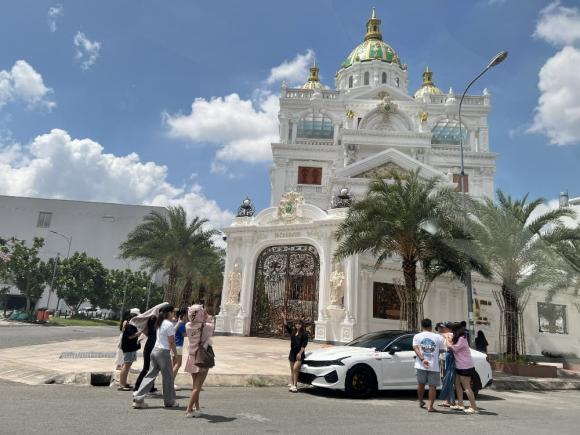 Ngân Collagen 5 Ngân Collagen, dinh thự 500 tỉ đồng