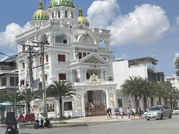 Ngân Collagen 3 Ngân Collagen, dinh thự 500 tỉ đồng