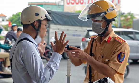 đo nồng độ cồn 1 Kiểm tra nồng độ cồn, phạt nồng độ cồn, nghị định 168