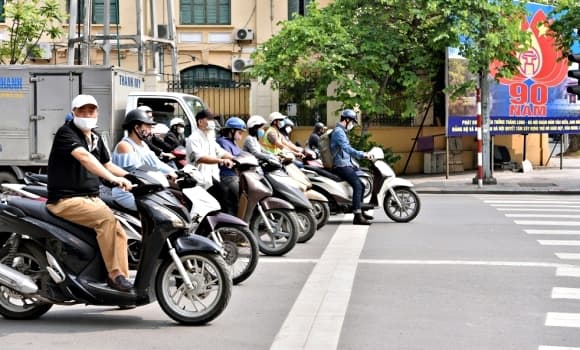 06-loi-de-vach-1.jpg 0 đèn đỏ, vi phạm giao thông, vượt đèn đỏ, mức phạt lỗi đè vạch