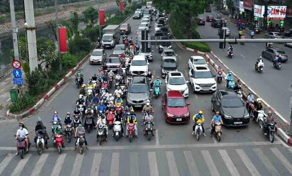 06-loi-de-vach-1.jpg 1 đèn đỏ, vi phạm giao thông, vượt đèn đỏ, mức phạt lỗi đè vạch