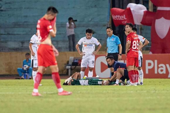 Thủ môn Bùi Tiến Dũng gặp chấn thương nặng 2 Thủ môn Bùi Tiến Dũng, Thủ môn Bùi Tiến Dũng chấn thương
