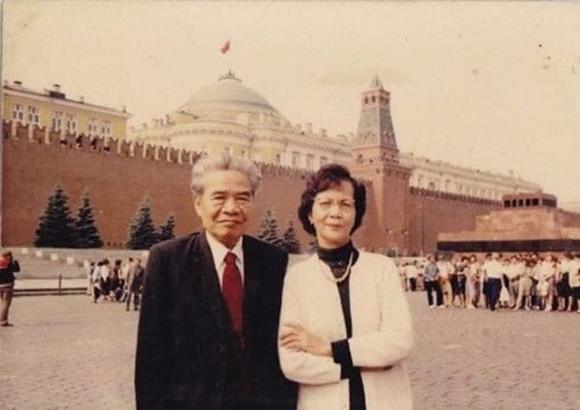 Gia đình nổi tiếng thủ đô, hoàng đạo thuý