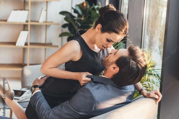 kiểu phụ nữ đàn ông coi thường 2 phụ nữ, đàn ông, kiểu phụ nữ đàn ông khinh thường, kiểu phụ nữ không đáng để yêu, kiểu phụ nữ đàn ông coi thường