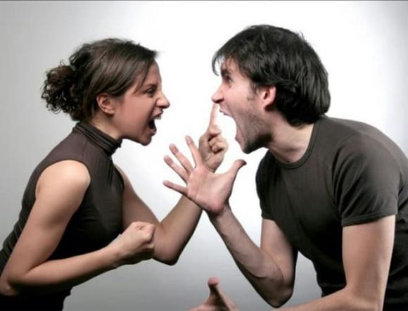 kiểu phụ nữ đàn ông coi thường 1 phụ nữ, đàn ông, kiểu phụ nữ đàn ông khinh thường, kiểu phụ nữ không đáng để yêu, kiểu phụ nữ đàn ông coi thường