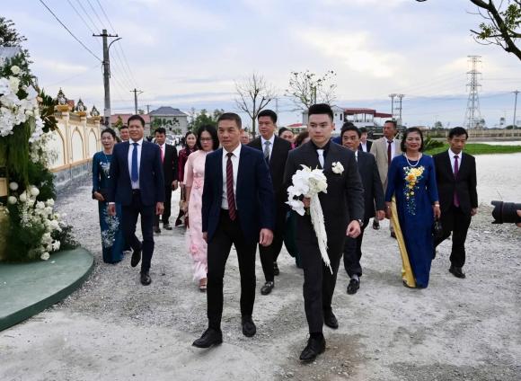 Hoa hậu Đỗ Hà, Đỗ Thị Hà, Viết Vương, sao Việt