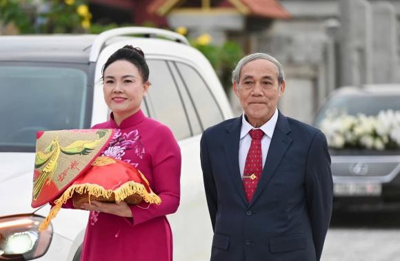 Hoa hậu Đỗ Hà, Đỗ Thị Hà, Viết Vương, sao Việt