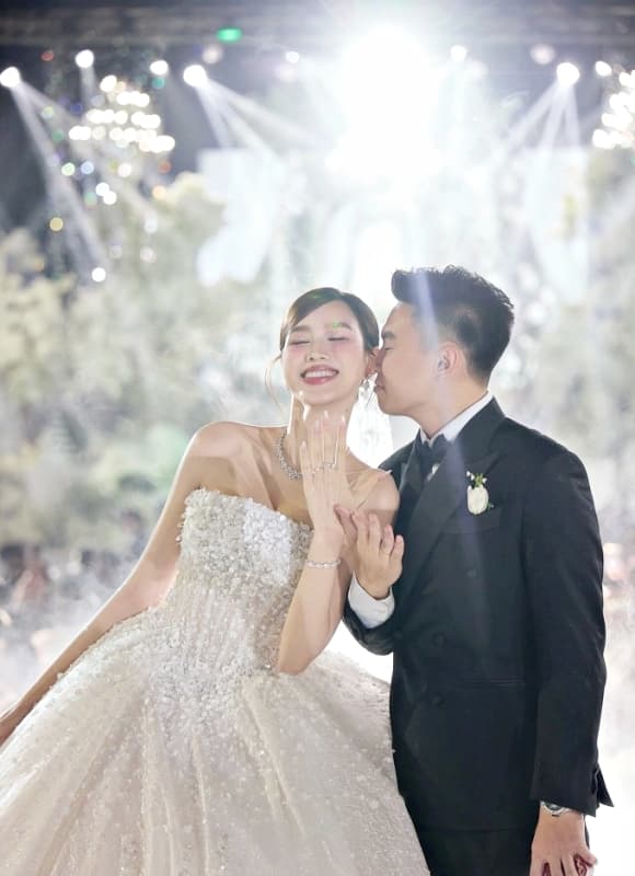Hoa hậu Đỗ Thị Hà, đám cưới của Hoa hậu Đỗ Thị Hà, doanh nhân Nguyễn Viết Vương