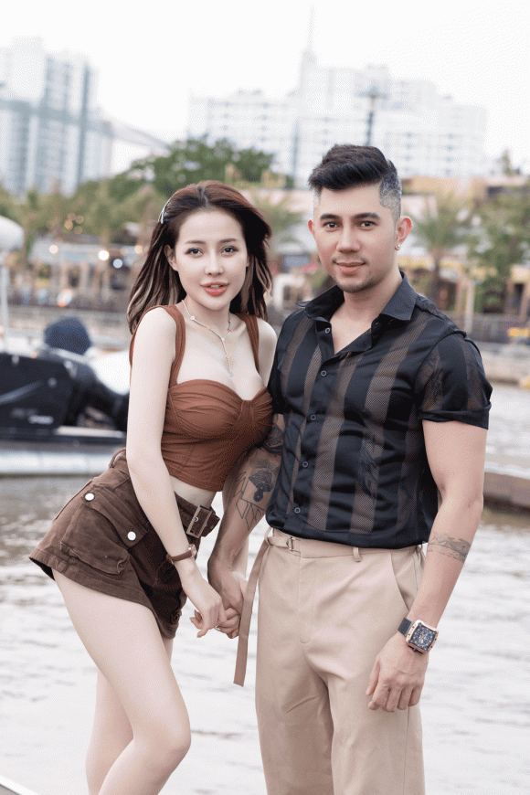 cu-lua-dam-mui-22tam-li-chien22-cua-ngan-98-va-luong-bang-quang-voi-cong-chung-1-ngoisaovn-w1000-h1500 4 Lương Bằng Quang, Ngân 98, sao Việt
