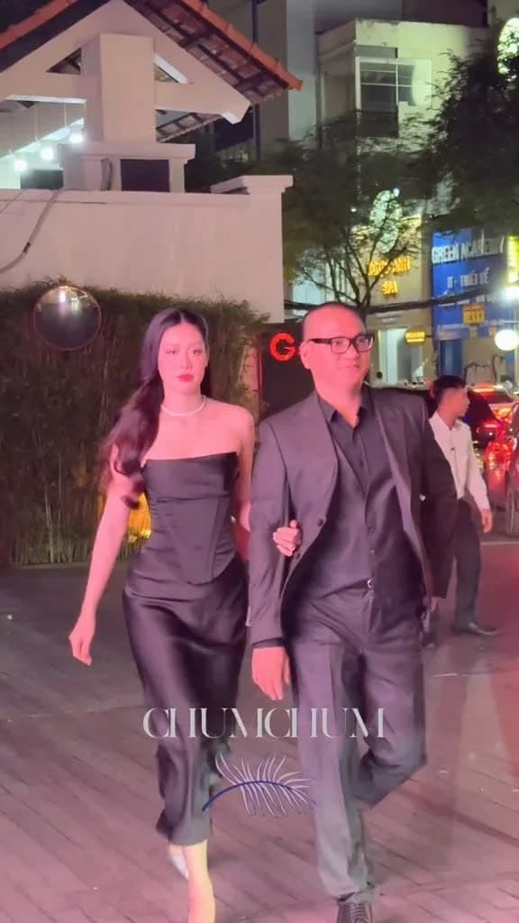 Nửa showbiz đến chúc phúc Á hậu Quỳnh Châu Hoà Minzy diện váy xuyên thấu, Ngô Kiến Huy - Khổng Tú Quỳnh đụng mặt  (12).jpg 8 hoà minzy, ngô kiến huy, khổng tú quỳnh, chế nguyễn quỳnh châu, quỳnh châu, sao việt