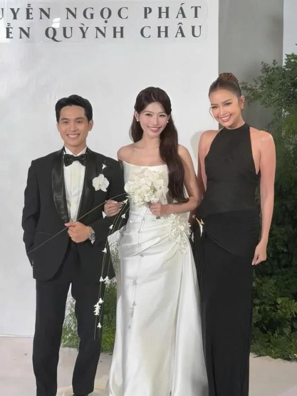 Nửa showbiz đến chúc phúc Á hậu Quỳnh Châu Hoà Minzy diện váy xuyên thấu, Ngô Kiến Huy - Khổng Tú Quỳnh đụng mặt  (12).jpg 4 hoà minzy, ngô kiến huy, khổng tú quỳnh, chế nguyễn quỳnh châu, quỳnh châu, sao việt