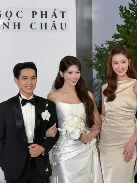 Nửa showbiz đến chúc phúc Á hậu Quỳnh Châu Hoà Minzy diện váy xuyên thấu, Ngô Kiến Huy - Khổng Tú Quỳnh đụng mặt  (12).jpg 2 hoà minzy, ngô kiến huy, khổng tú quỳnh, chế nguyễn quỳnh châu, quỳnh châu, sao việt