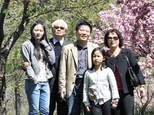 Đại gia tộc trí thức của người Việt Nam đầu tiên giành giải 'Nobel Toán học': Cả bố và mẹ đều là Giáo sư, Phó Giáo sư 2 Đại gia tộc trí thức, gia đình giáo sư ngô bảo châu
