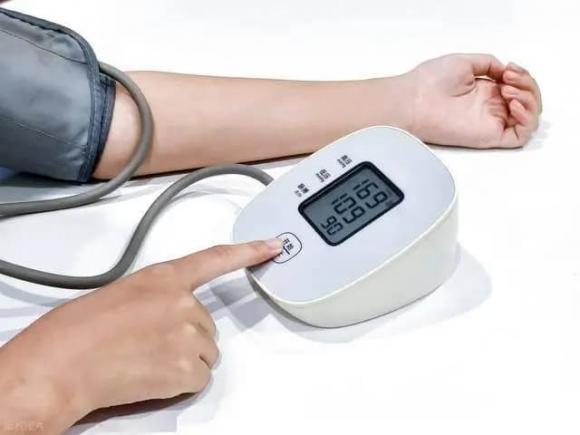 nhồi máu não, đột quỵ, đội mũ