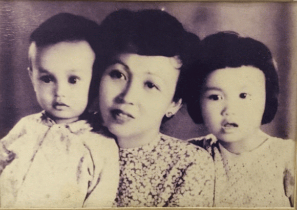 Gia đình hiếm hoi của Việt Nam có 3 mẹ con là NSND: Người nhận danh hiệu khi mới 26 tuổi; Người sở hữu loạt Huân chương cao quý 0 Gia đình hiếm hoi của Việt Nam, gia đình NSND đặng thái sơn