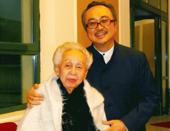 Gia đình hiếm hoi của Việt Nam có 3 mẹ con là NSND: Người nhận danh hiệu khi mới 26 tuổi; Người sở hữu loạt Huân chương cao quý 2 Gia đình hiếm hoi của Việt Nam, gia đình NSND đặng thái sơn