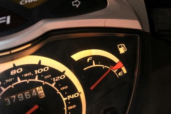 quan-niem-sai-lam-khi-do-xang-hay-lam-the-nay-xe-may-cua-ban-vua-nhanh-hong-lai-rat-nguy-hiem (1).jpg 0 Đổ xăng xe máy, kiến thức, đổ xăng đúng cách