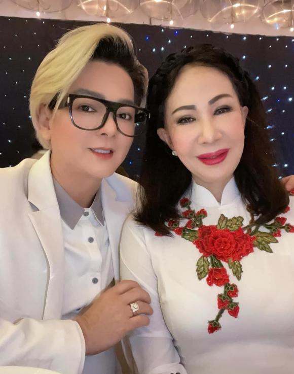 vu-ha-man-nong-voi-vo-hon-8-tuoi-suot-3-thap-ky-hon-nhau-moi-ngay-va-22tuong-kinh-nhu-tan22-1-ngoisaovn-w1085-h1379 2 ca sĩ Vũ Hà, sao Việt