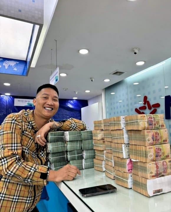 01-huan-hoa-hong-7.jpg 2 Huấn Hoa Hồng, Hệ sinh thái trăm tỷ của Huấn Hoa Hồng, Huấn Hoa Hồng bị bắt